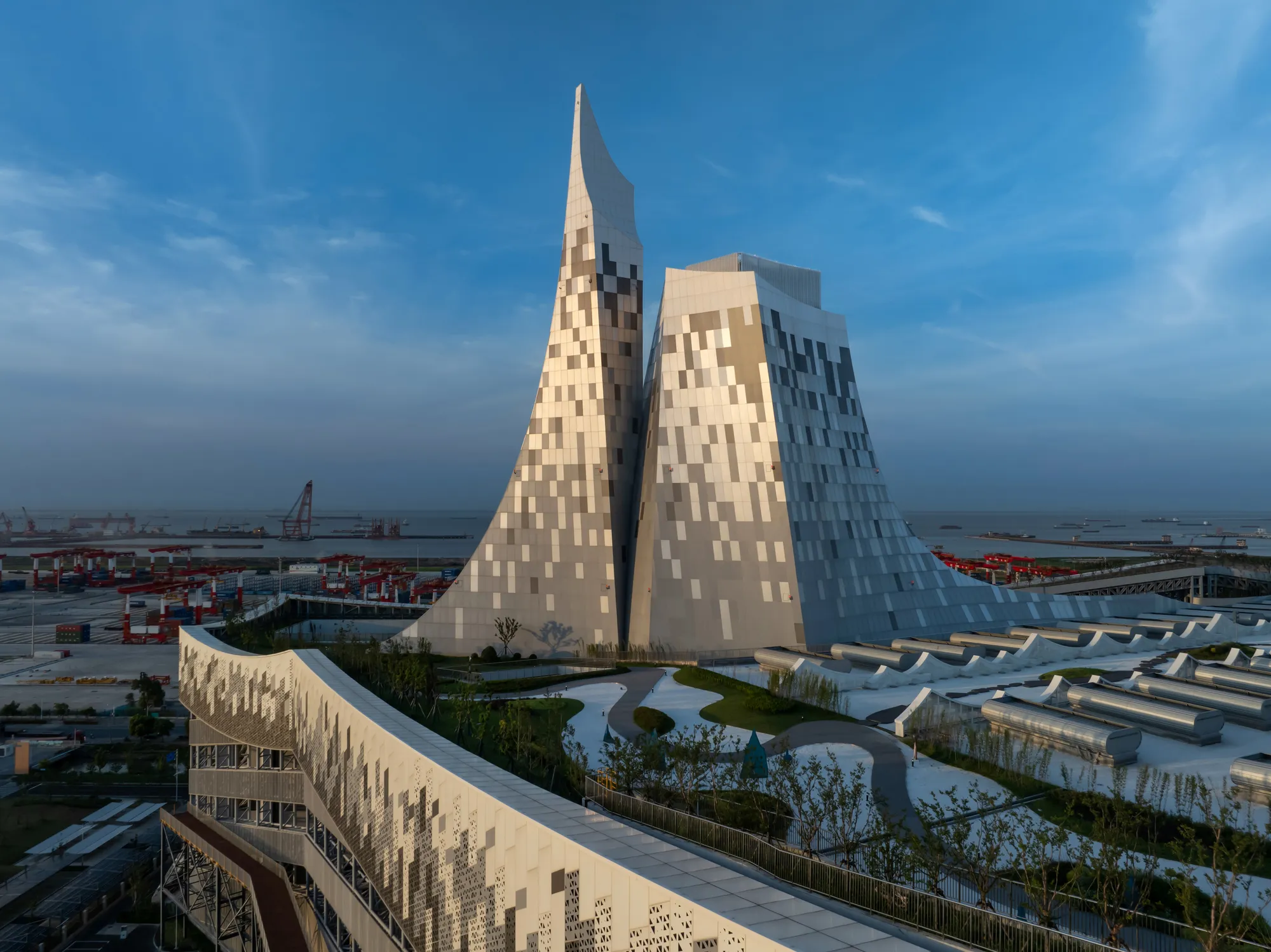 Ballistic Architecture Machine Disguises a Shanghai Waste-to-Energy Plant as a Public Park