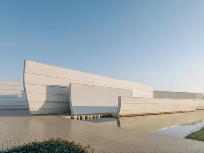 TAO Scatters a Field of White Walls Across a Wuhan Wetland to Build an Art Center That Breathes
