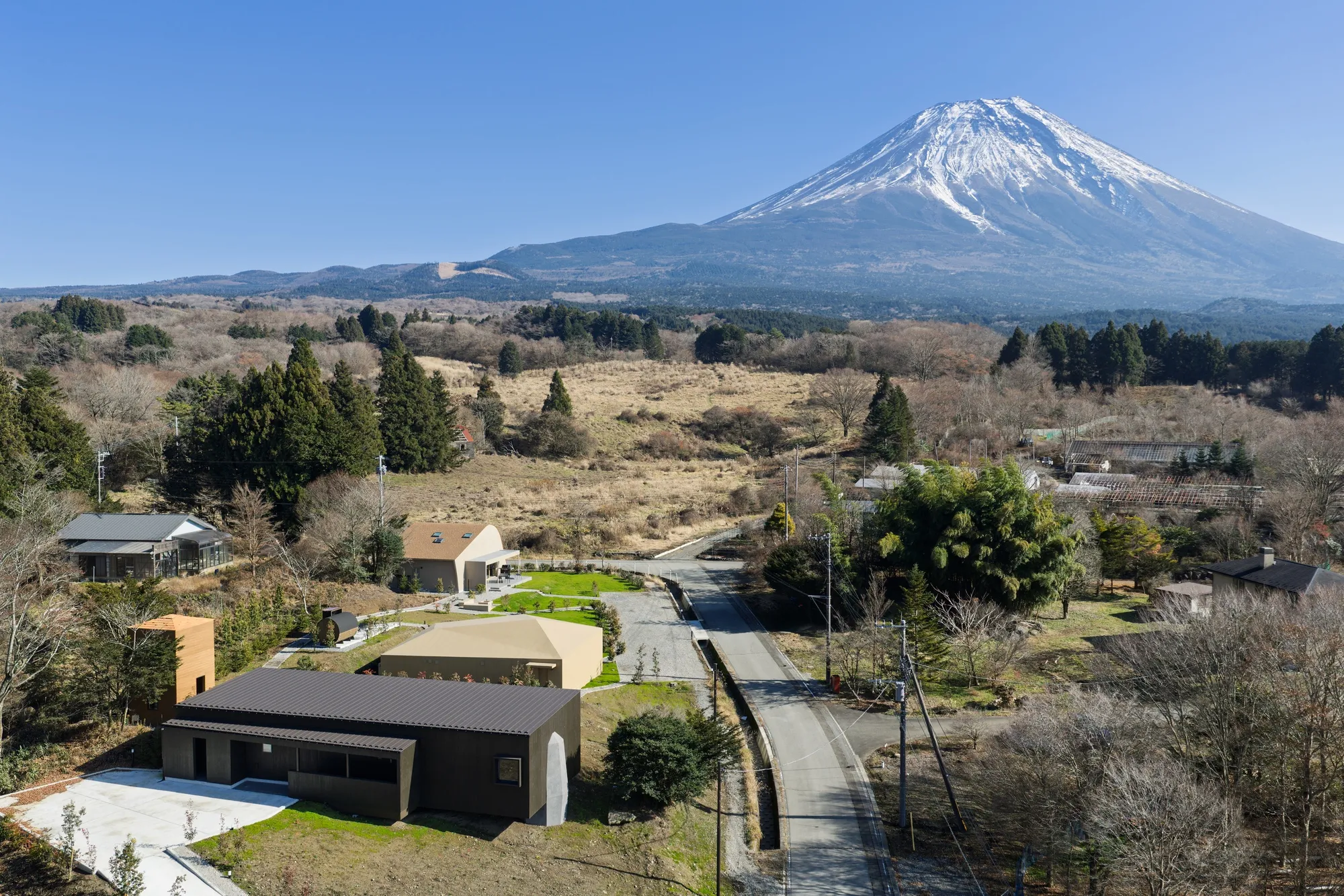 Kubo Tsushima Architects Scatters Three Villas Across a Plateau to Frame Mount Fuji