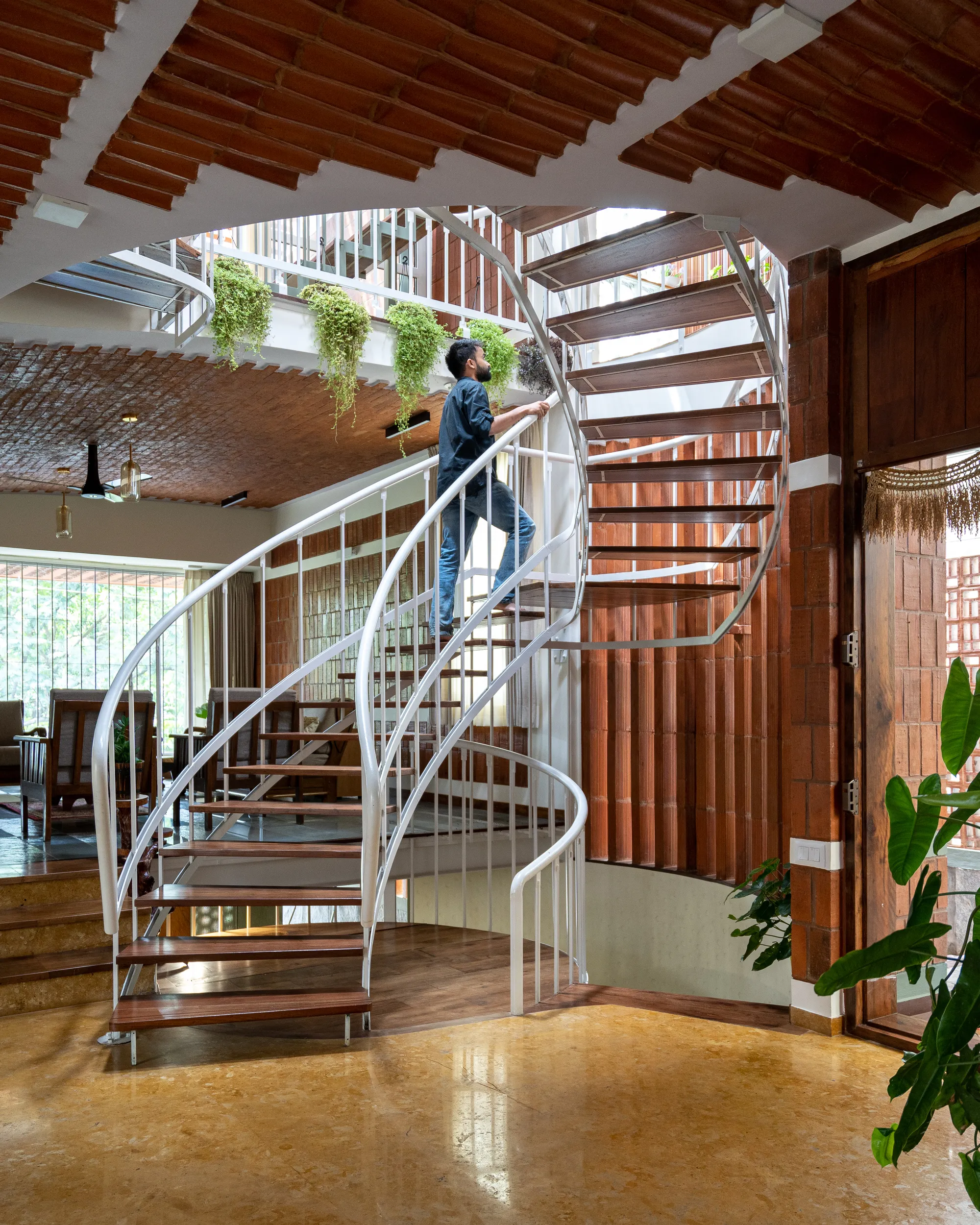 Wright Inspires Wraps a Bengaluru Home Around a Curvilinear Staircase and Three Skylights
