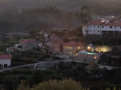 aste arquitectura Restores a Century-Old Granite House in a Portuguese Hill Village