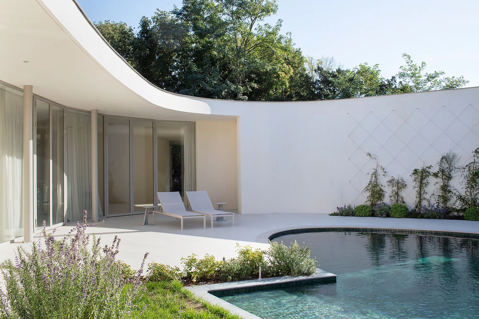 Patrick Arotcharen Wraps a Bordeaux Villa Around Its Own Private Landscape