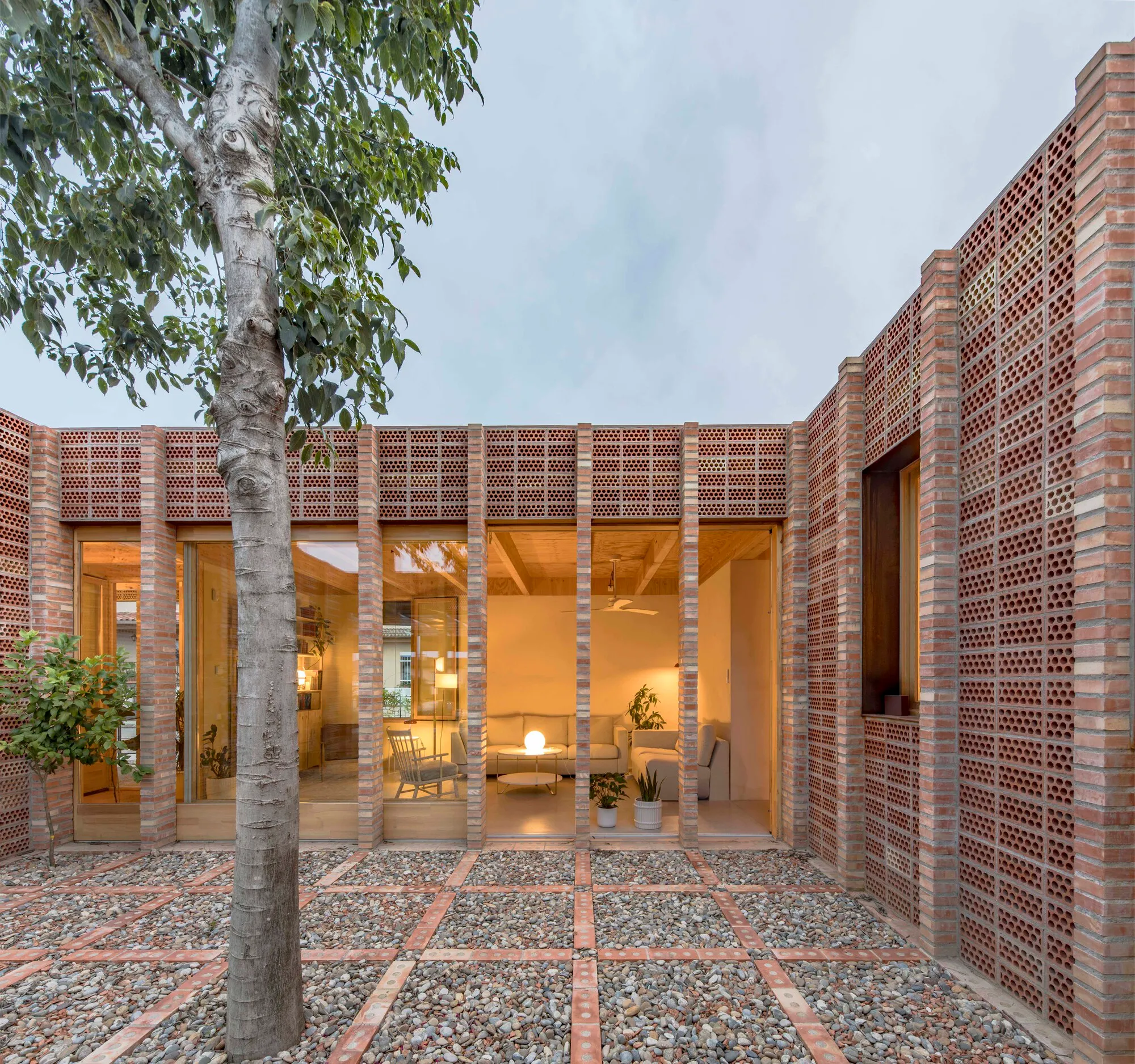 OBO Estudi Wraps a Catalan Home Around a Courtyard with a Climate-Regulating Hackberry Tree
