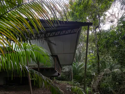 Héctor Ayarza and Estudio Garúa Lift a Training Center into Panama's Rainforest Canopy