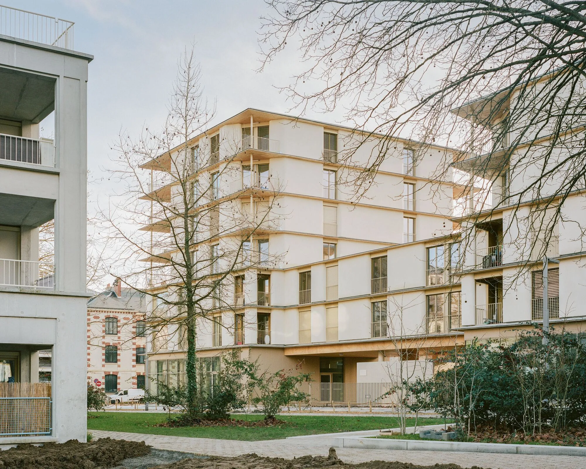 Ramdam Architectes and palast Build 81 Homes from Prefabricated Hempcrete in a Nantes Barracks