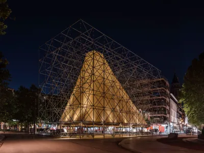 P + S Estudio Turn Scaffolding, Burlap, and Boulders into an Ephemeral Pavilion in Granada