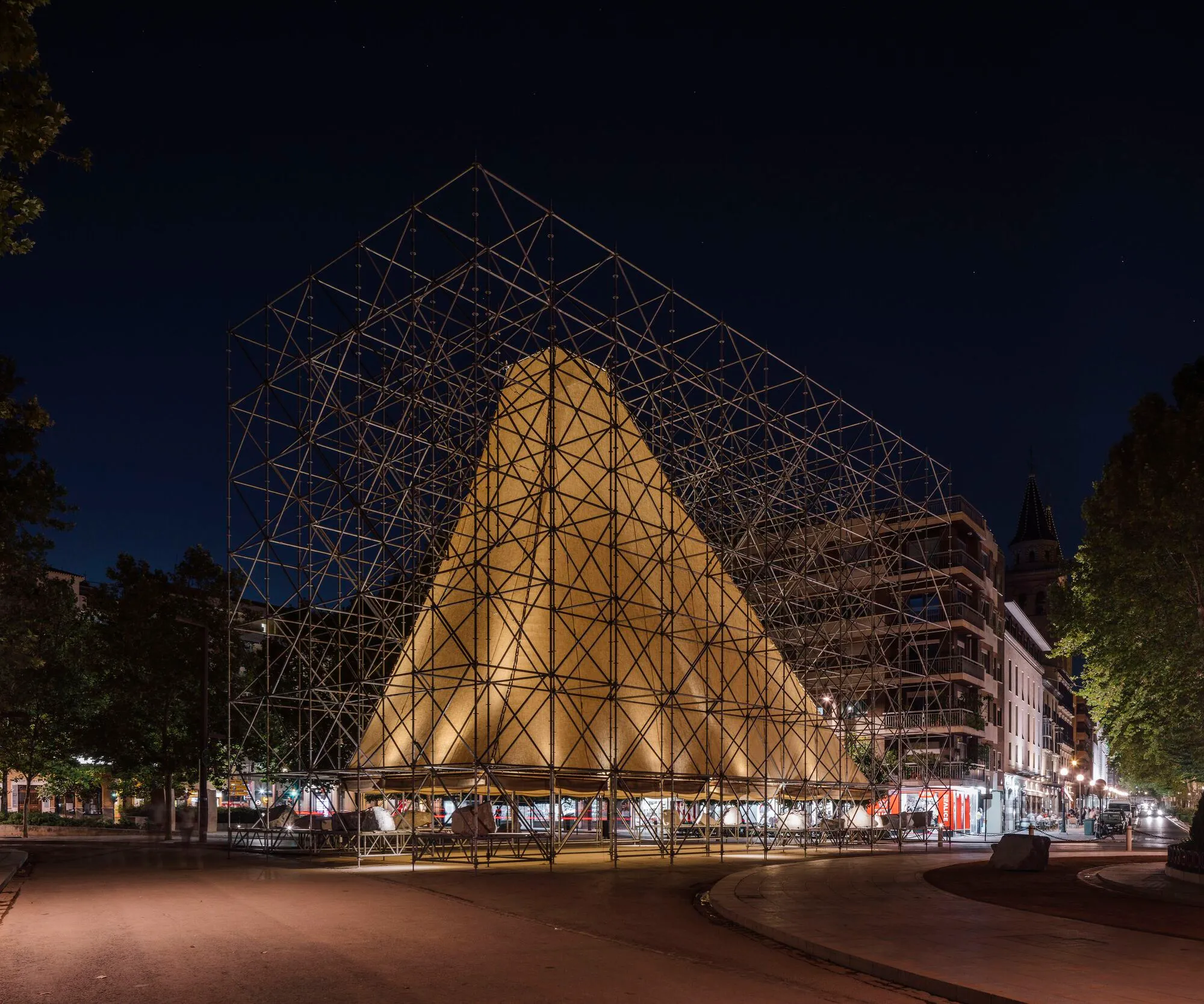 P + S Estudio Turn Scaffolding, Burlap, and Boulders into an Ephemeral Pavilion in Granada