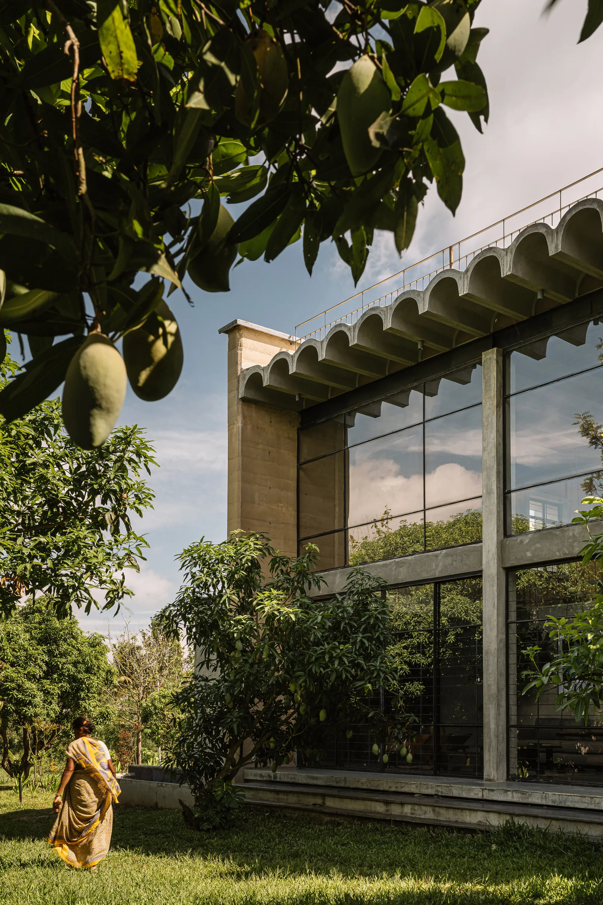 STAPATI Builds a Rammed Earth Farmhouse in Tamil Nadu That Opens Like a Matchbox