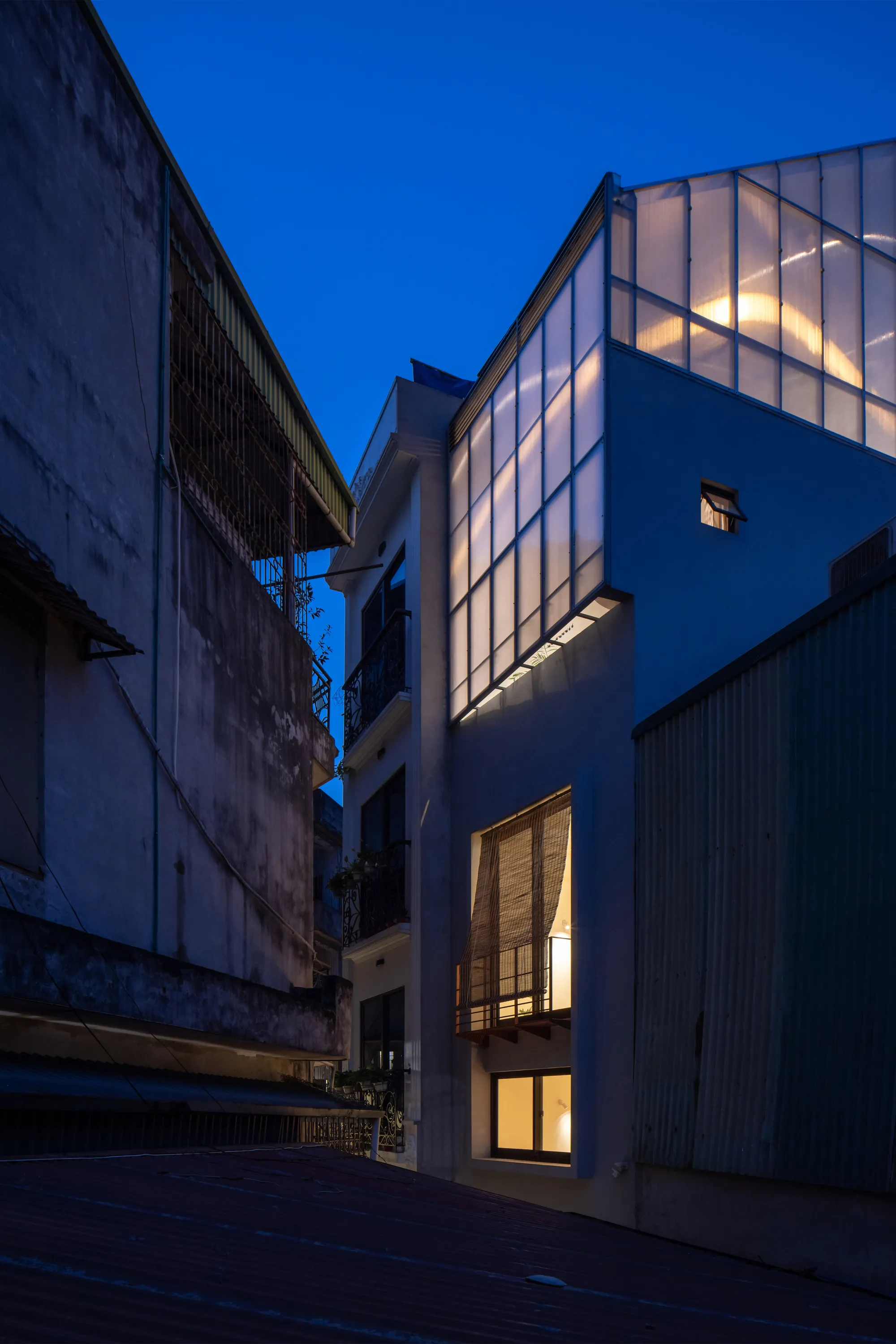 t and m design office Turn a 35-Square-Meter Hanoi Alley Plot into a Vertical Microcosm