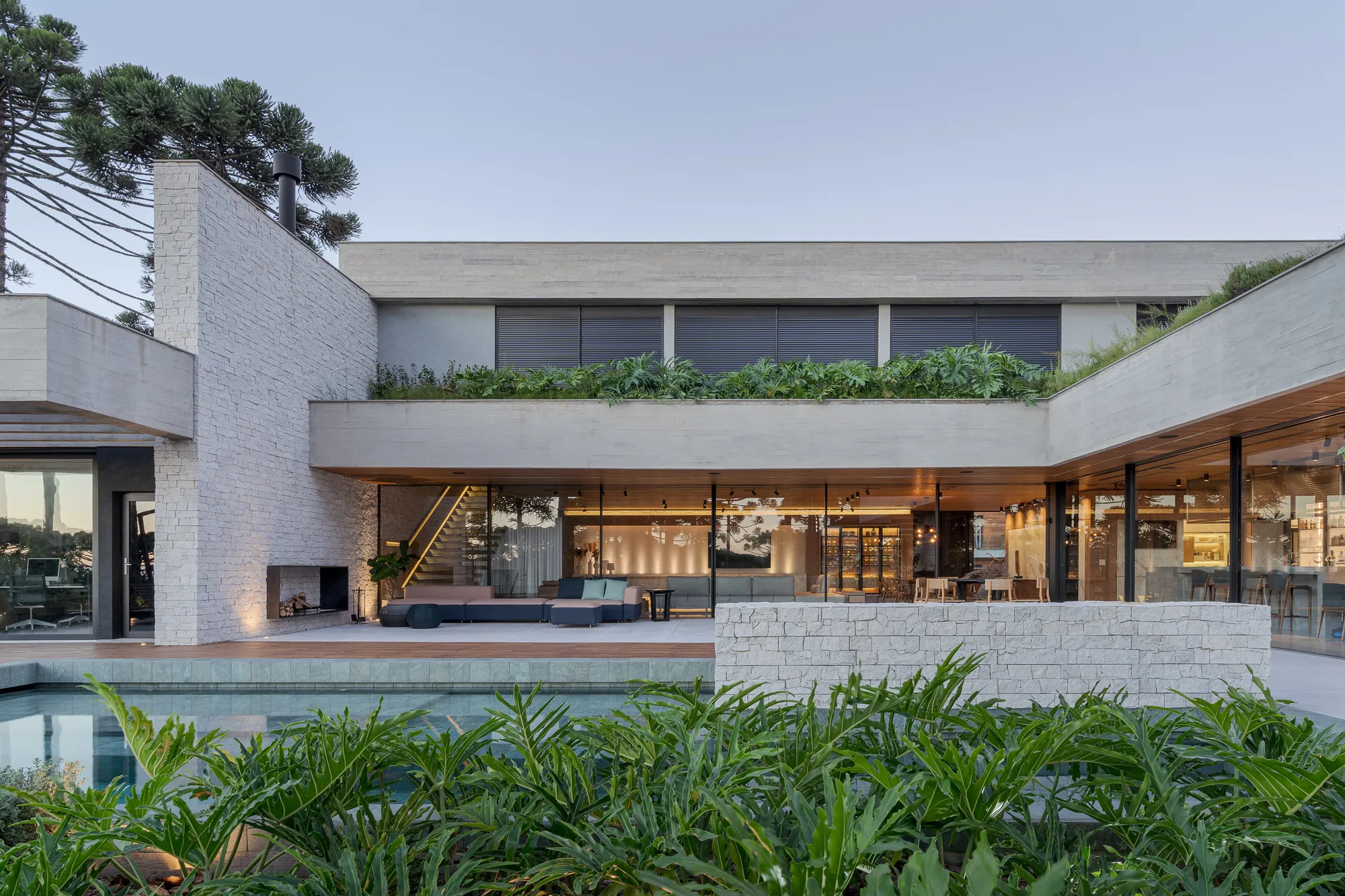 Studiocolnaghi Wraps a U-Shaped Concrete Home Around a Pool Terrace in Southern Brazil