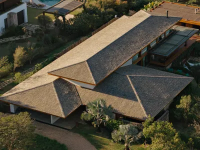 DB Arquitetos Builds a Timber Pavilion Country House on a Horse Ranch Near São Paulo