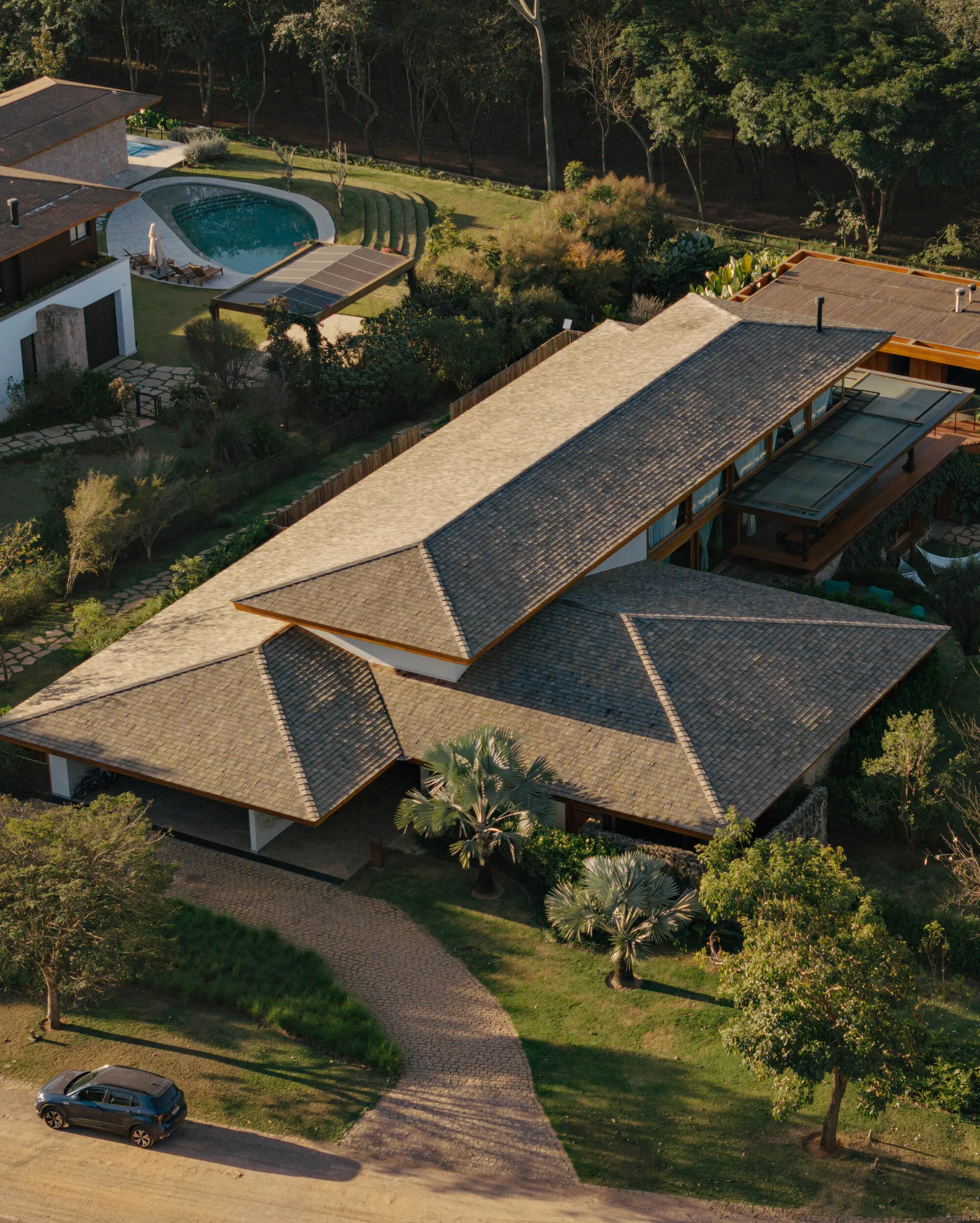 DB Arquitetos Builds a Timber Pavilion Country House on a Horse Ranch Near São Paulo