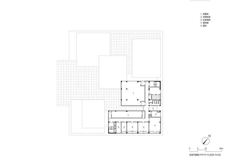 Fifth floor plan drawing showing a central courtyard with adjacent rooms and stair cores