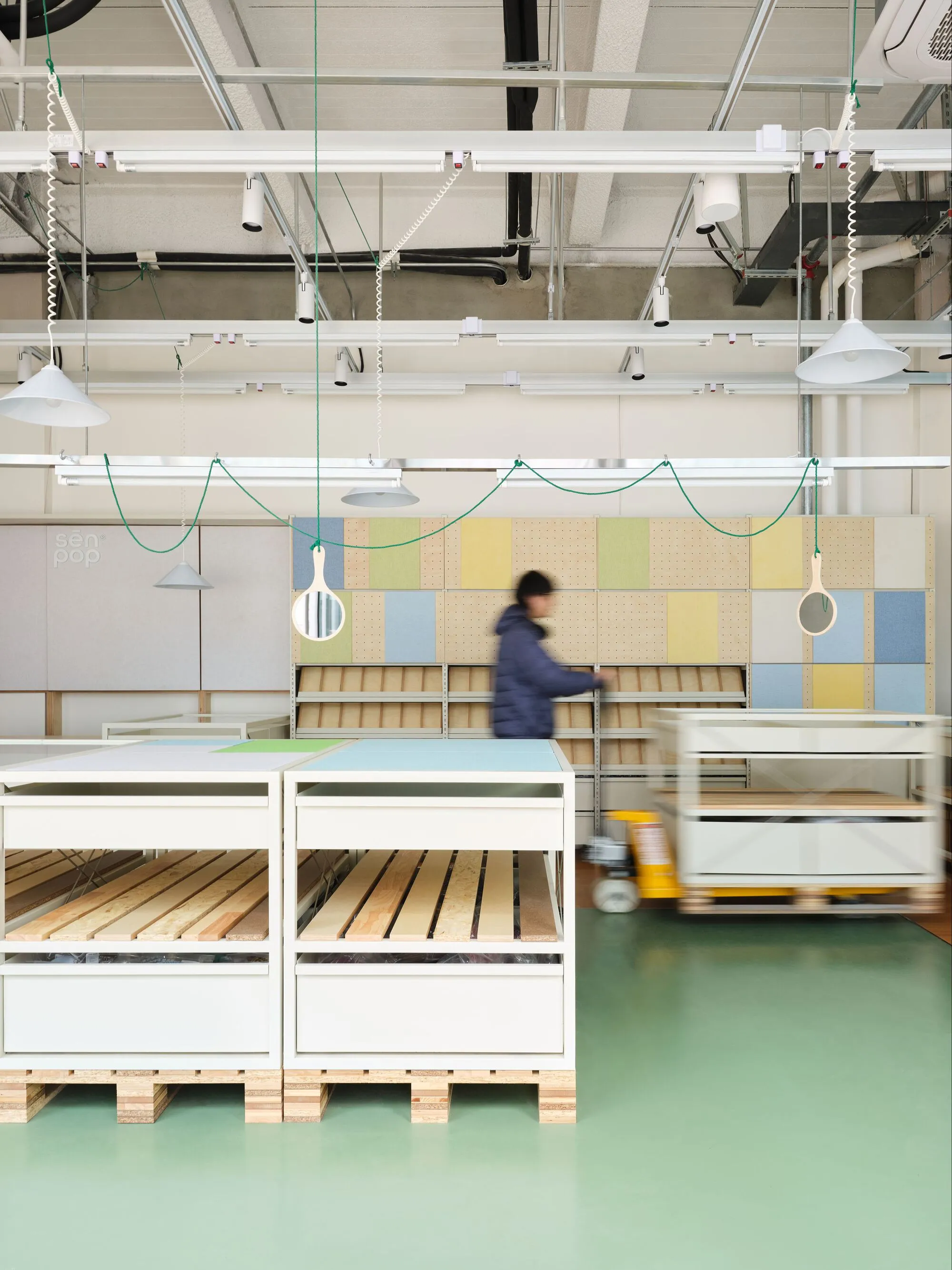 amass studio Turns a 70-Square-Meter Sock Shop in Chengdu into a Miniature Factory Floor