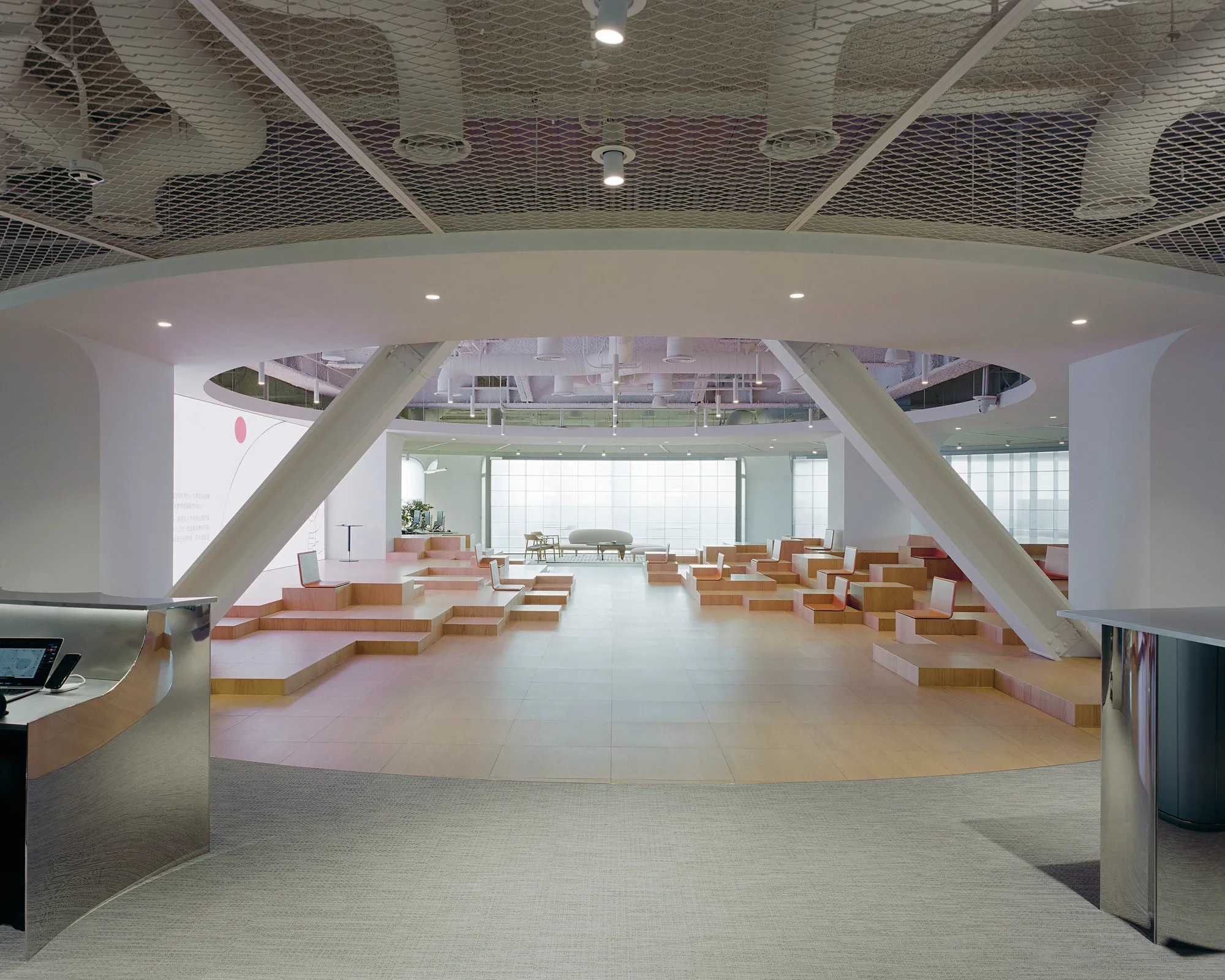 Snøhetta Turns a 32nd-Floor Office in Taichung into a Forum for Open Finance