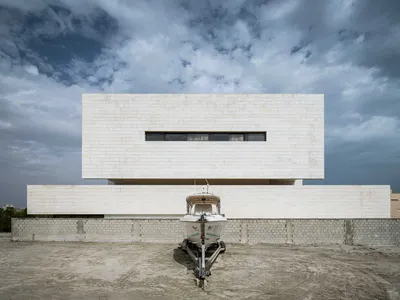 Massive Order Uses a 30 cm Grid to Shape Every Surface of a Kuwaiti Coastal Home