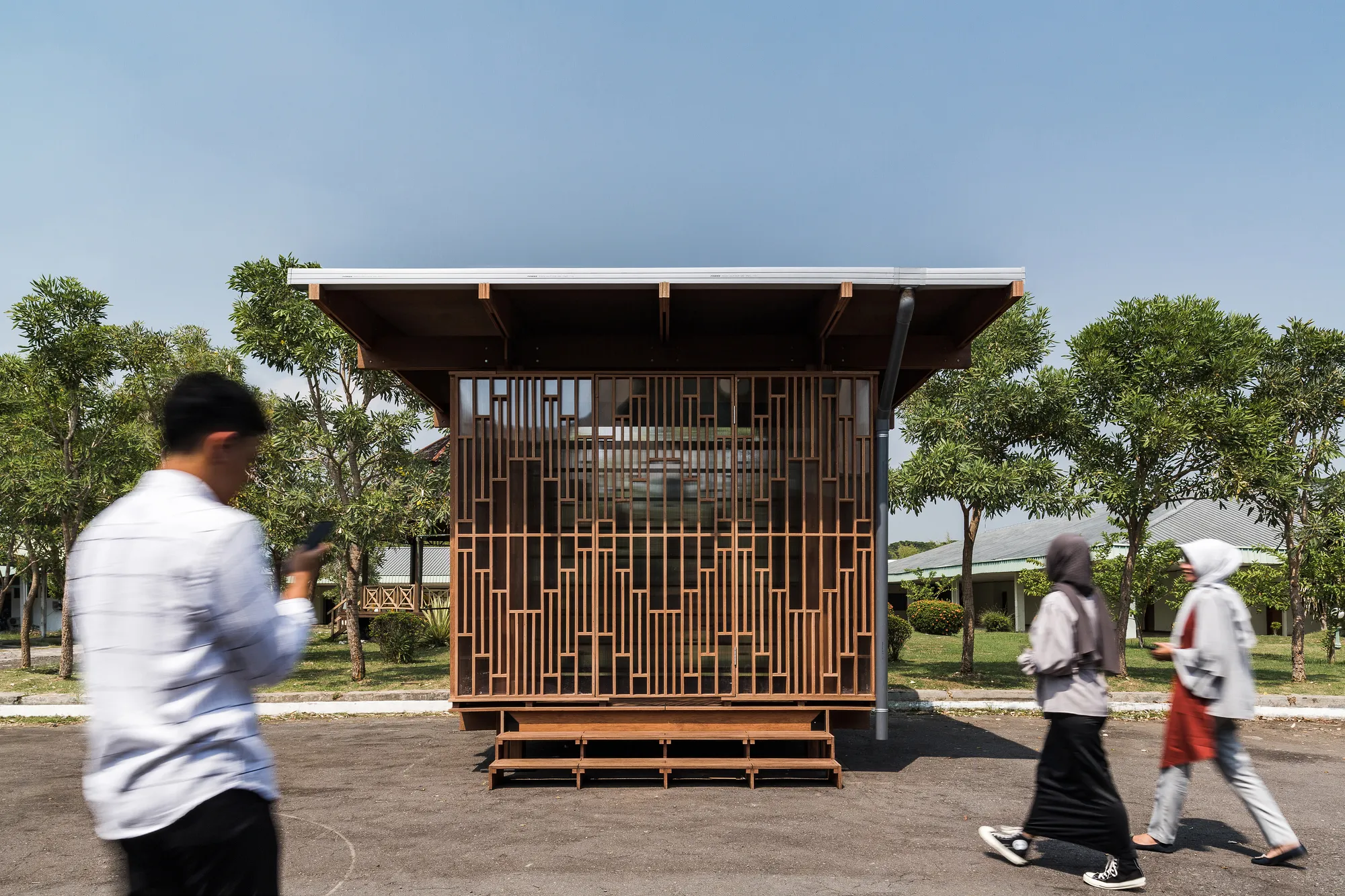 SHAU Indonesia Flat-Packs an Entire Library into 10 Square Meters of Plywood