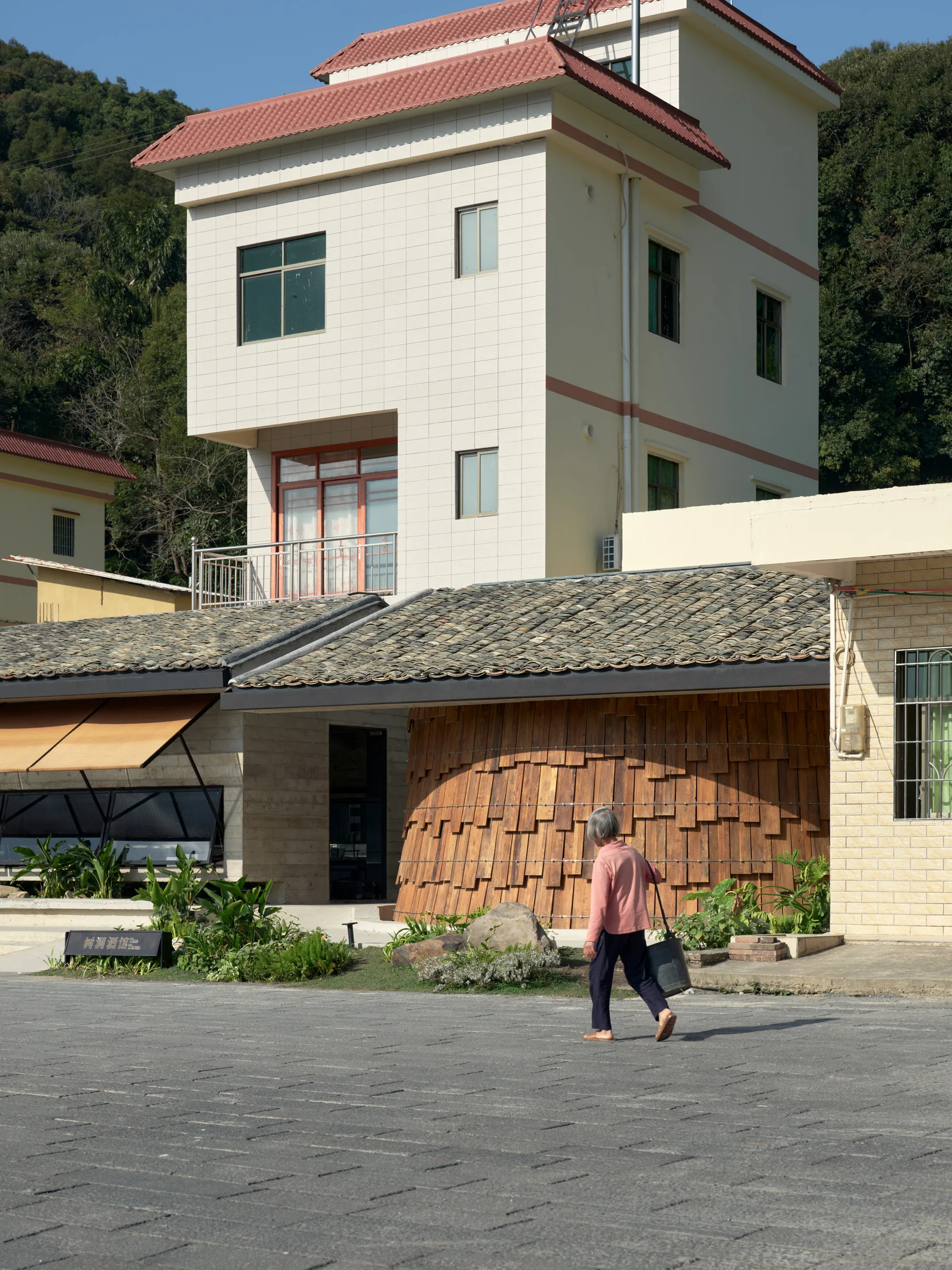 ARC Z and Practice on Earth Carve a Tavern and Teahouse into a Huizhou Hillside Village