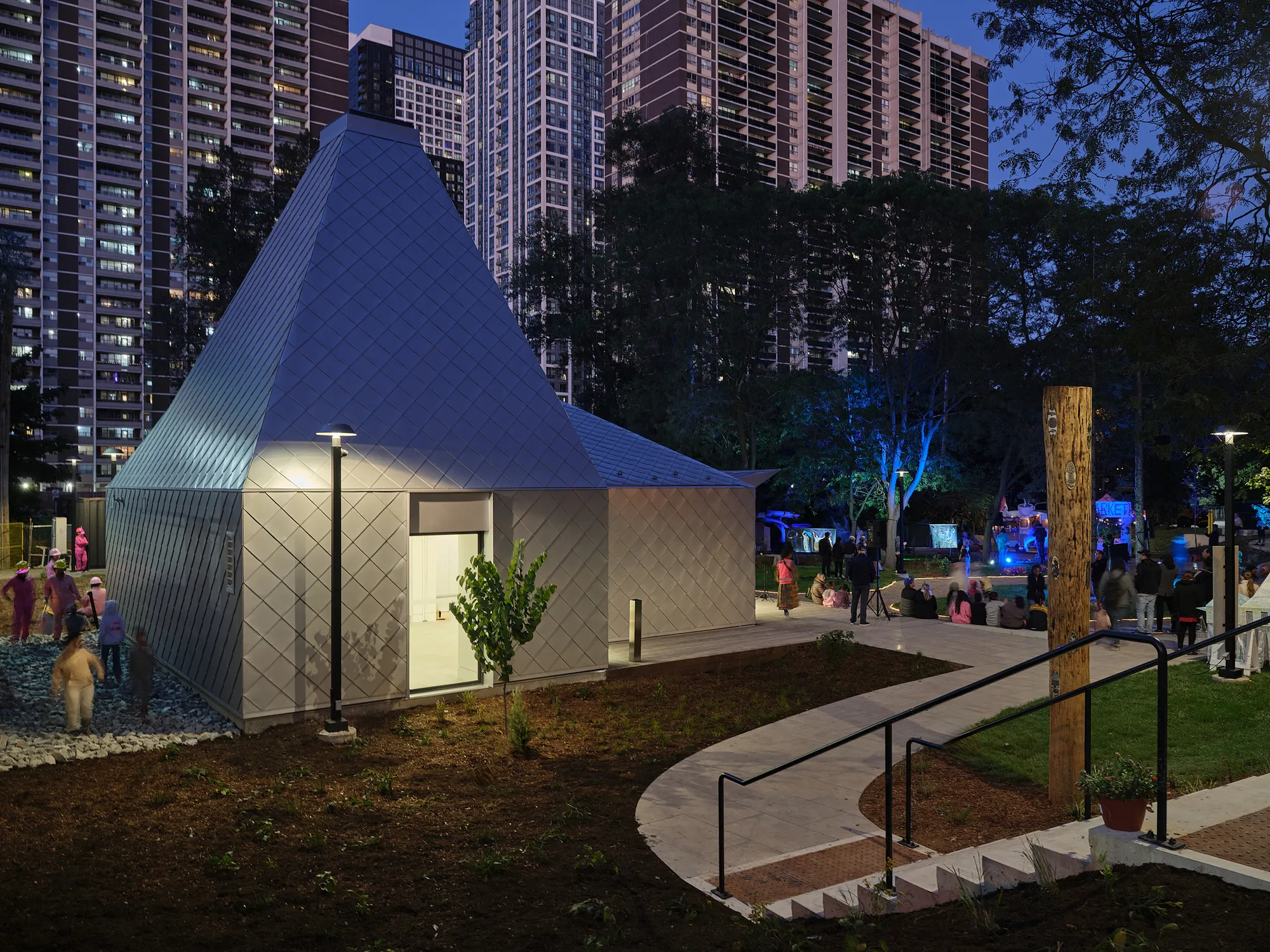 LGA Architectural Partners Builds a Tiny Pavilion That Serves 4,000 Residents in Toronto's Etobicoke District