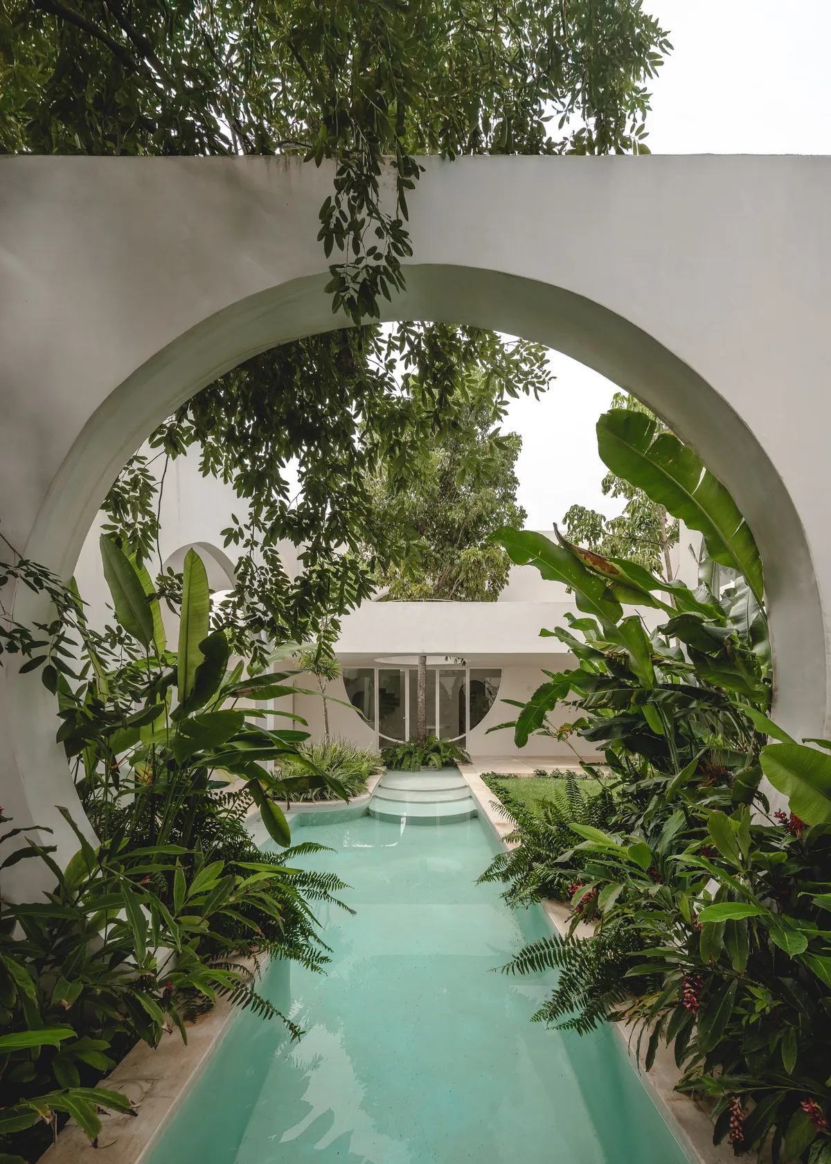 Etea and Ghostframe Carve a Surreal Domestic World from Arches and Circles in Mérida