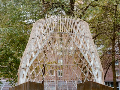 SAW.EARTH Plants a Brazilian Indigenous Hut in a Modernist Courtyard on Roosevelt Island