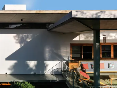 STUDIO MOTLEY Folds a Bengaluru Home Around a Garden Court Beneath Layered Concrete Canopies