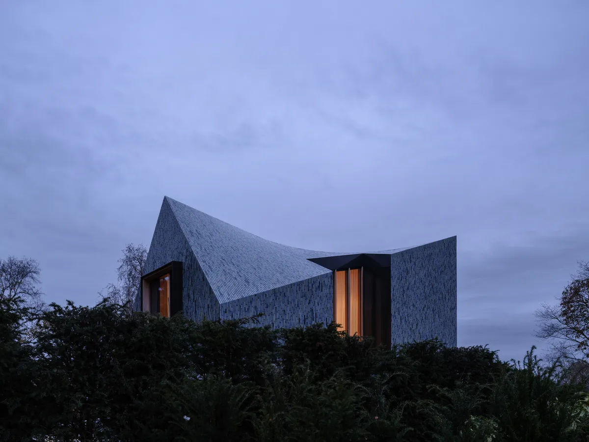 Mecanoo Wraps a Dune-Side Villa in Schoorl with Iridescent Ceramic Tiles