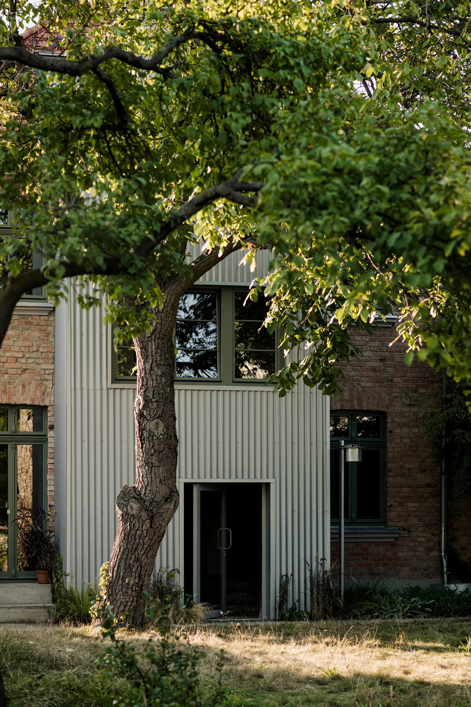 Wiercinski-Studio Strips a 1932 Poznań Villa Back to Its Bones and Rebuilds It in Steel, Oak, and Granite