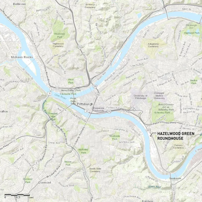 Site map showing the building location along a river bend with surrounding parks and roadways