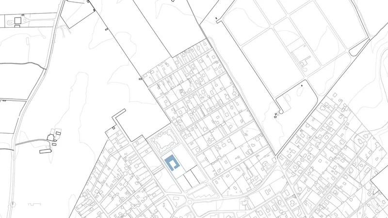 Site plan drawing showing a rectangular building footprint within a diagonal urban street grid