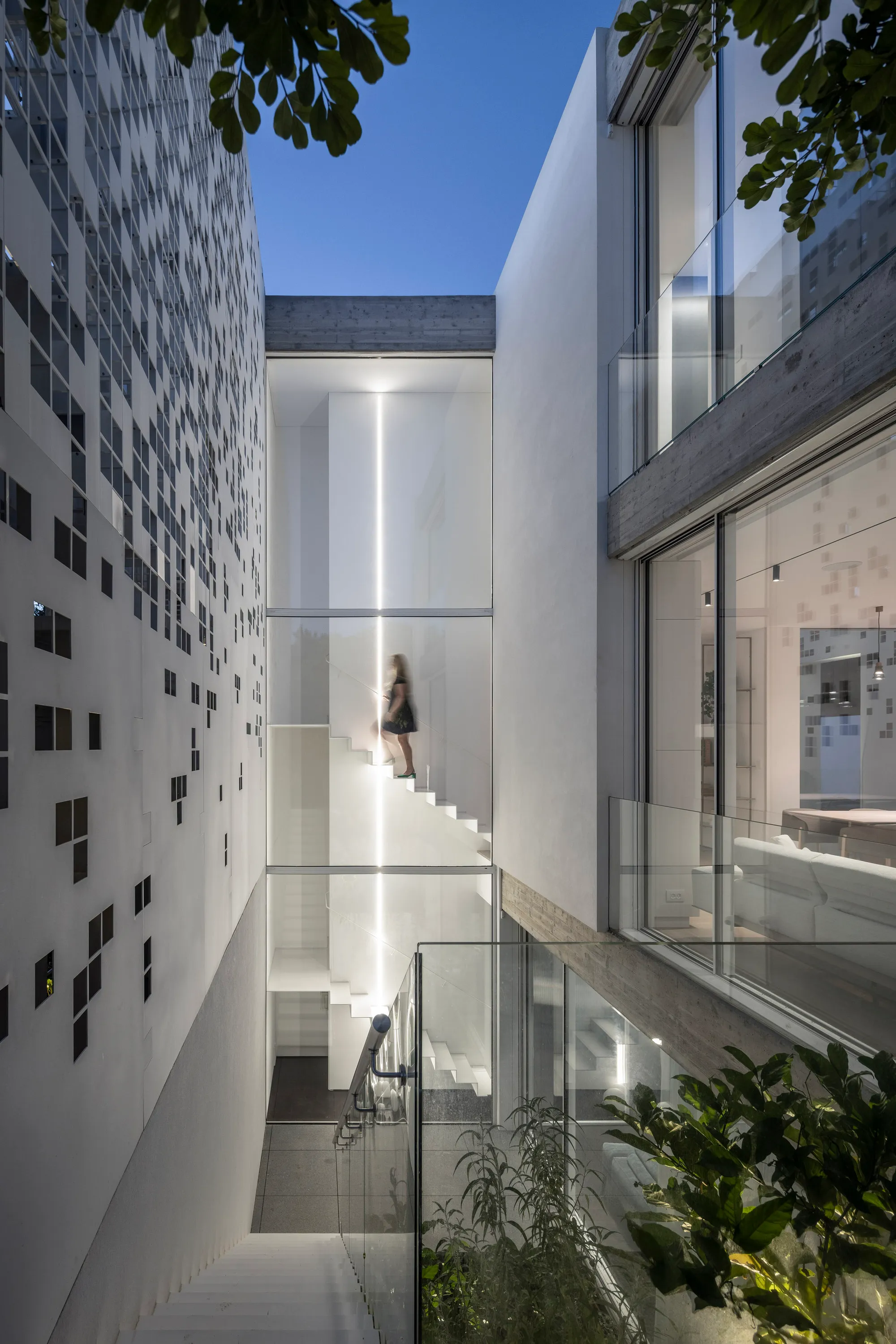 Anderman Architects Build a Gradient Wall That Dissolves a Tel Aviv House into Light