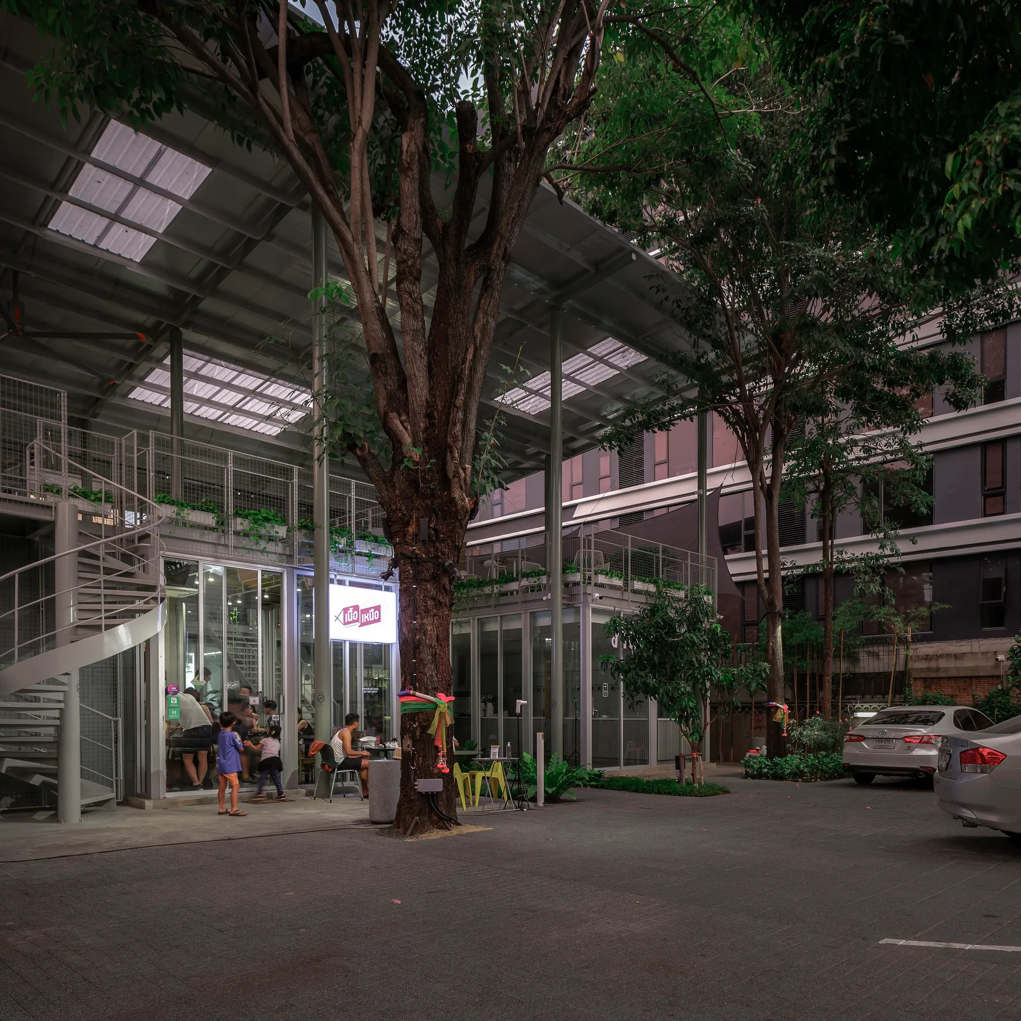 all(zone) Grows a Tropical Pavilion Market from a Vacant Bangkok Lot