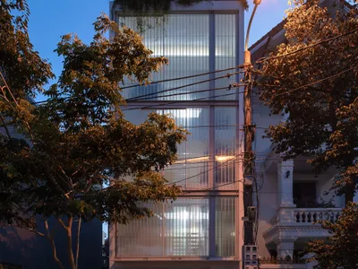 Flat6 Architects and aestudiooo Carve Light and Life into a Vietnamese Tube House