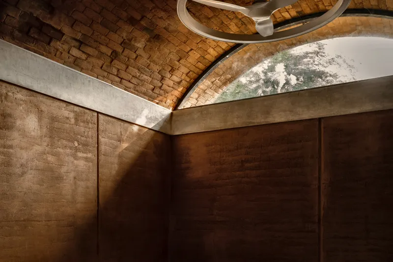 Detail of the vaulted brick ceiling with concrete ring beam and circular skylight above