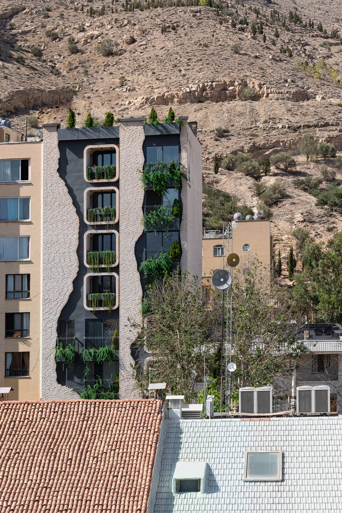 Ashari Architects Disguises a Shiraz Apartment Building as the Mountain Behind It