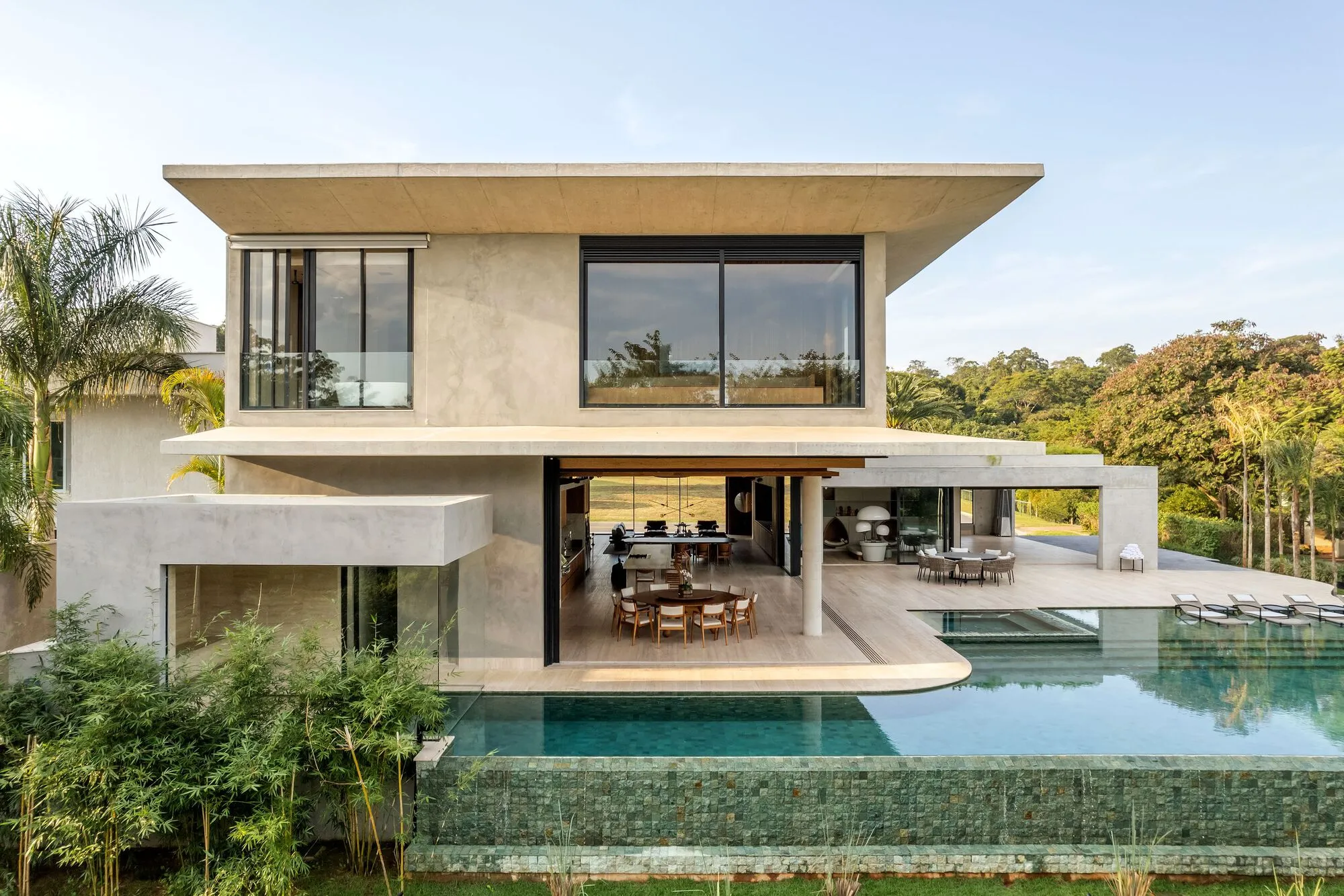 Leo Romano Stacks Two Concrete Monoliths Over a Forest Canopy in Goiânia