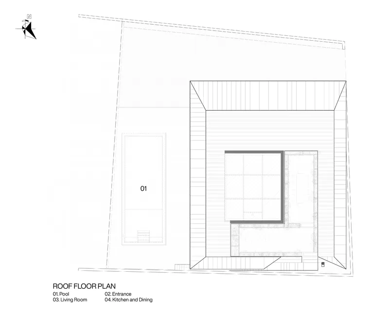 Roof floor plan showing a pool, living room, kitchen and entrance around a central courtyard