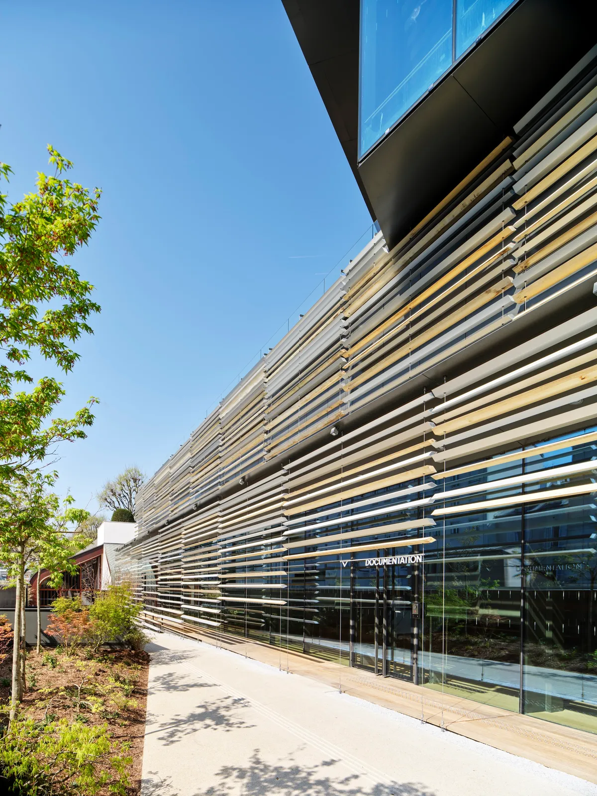 Kengo Kuma Wraps a Paris Museum in a Biological Skin of Aluminum and Wood