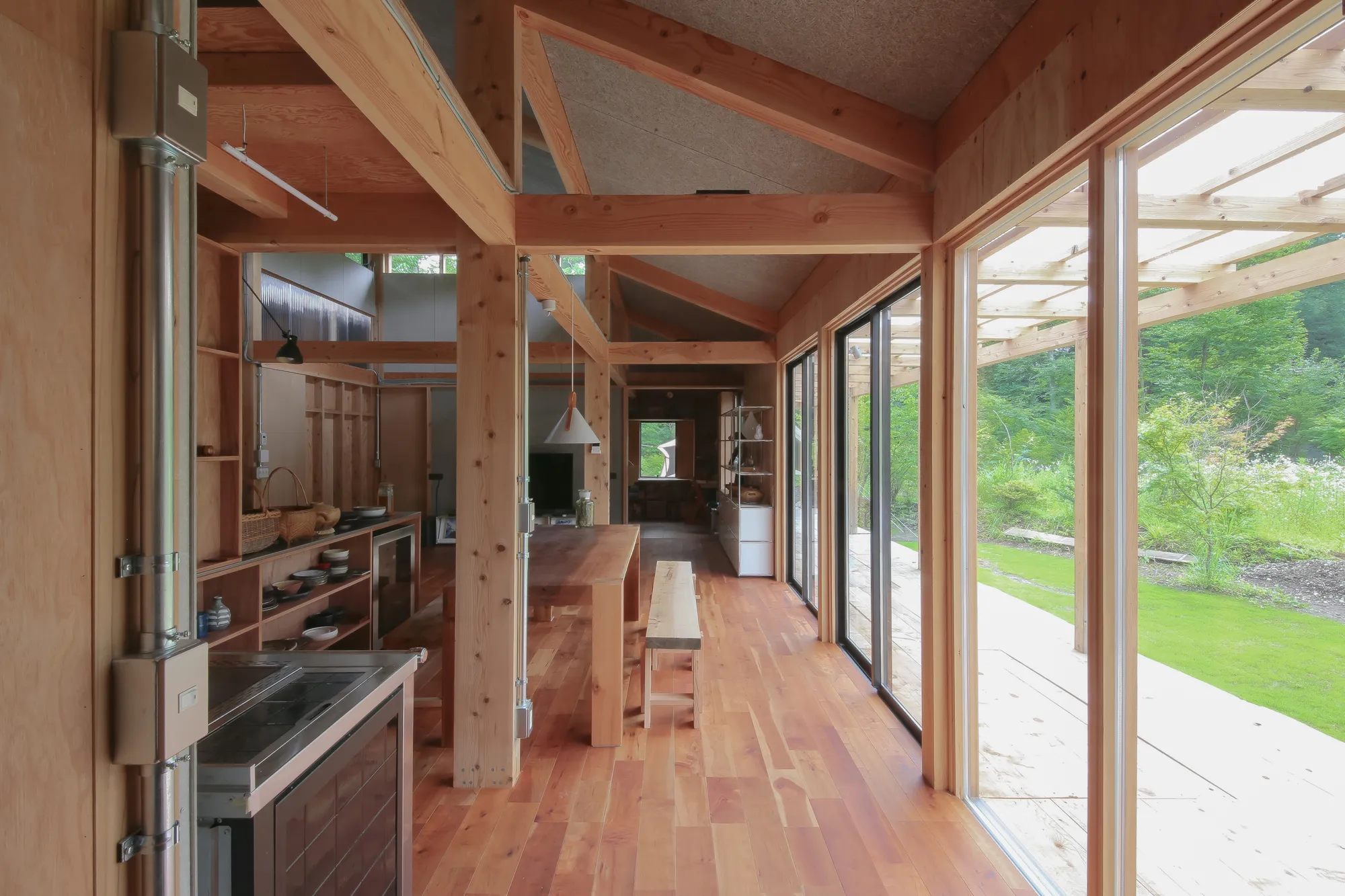 Satoru Ito Architects Stretches a 25-Meter Timber Villa Across a Karuizawa Forest Clearing