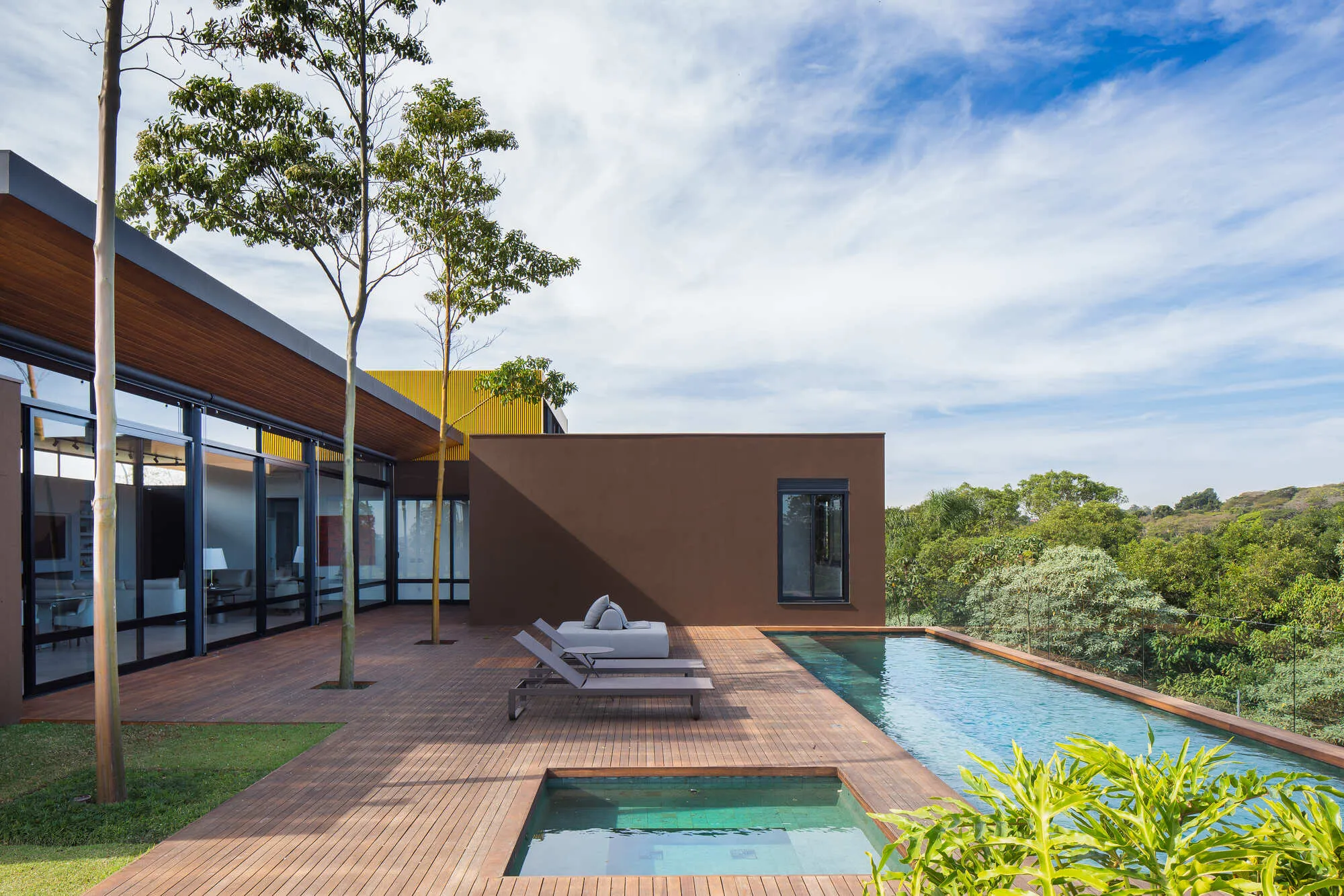 Ximenes Leite Arquitetura Grounds a São Paulo Residence in Earth Tones and Horizontal Restraint