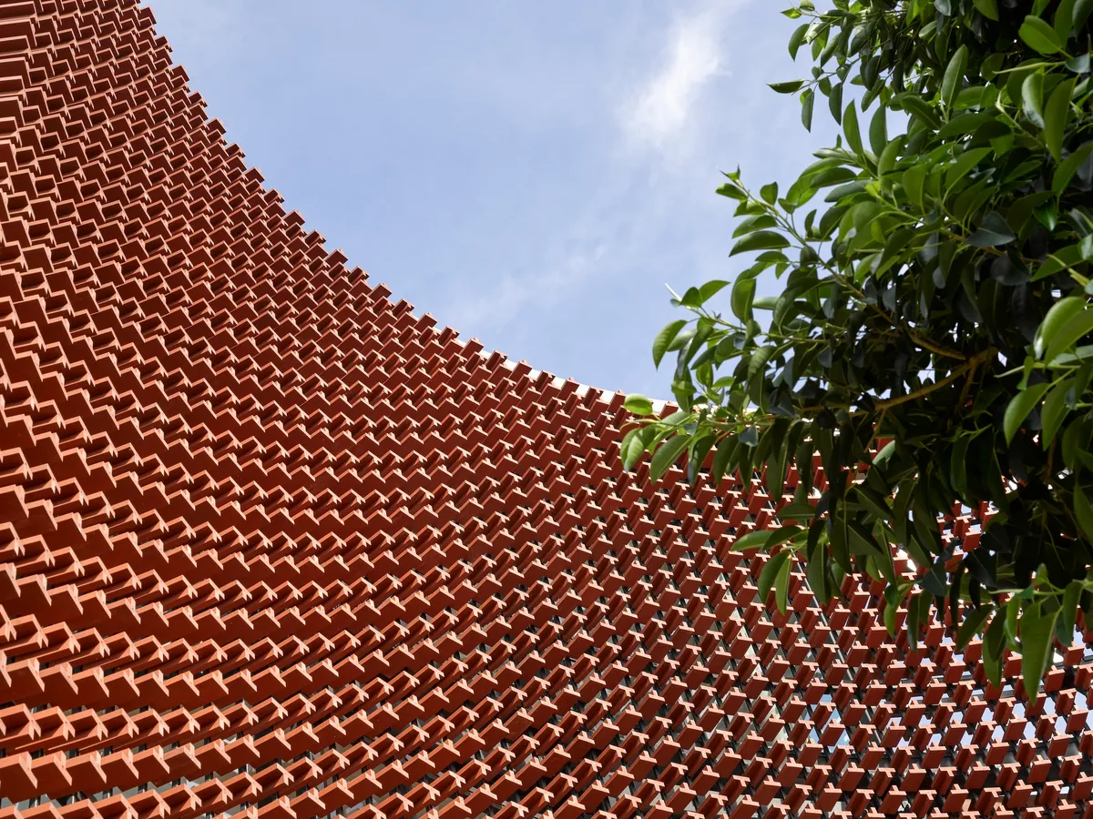 bureau^proberts Wraps a Brisbane Commercial Center in a Clay Screen That Inverts the Brick