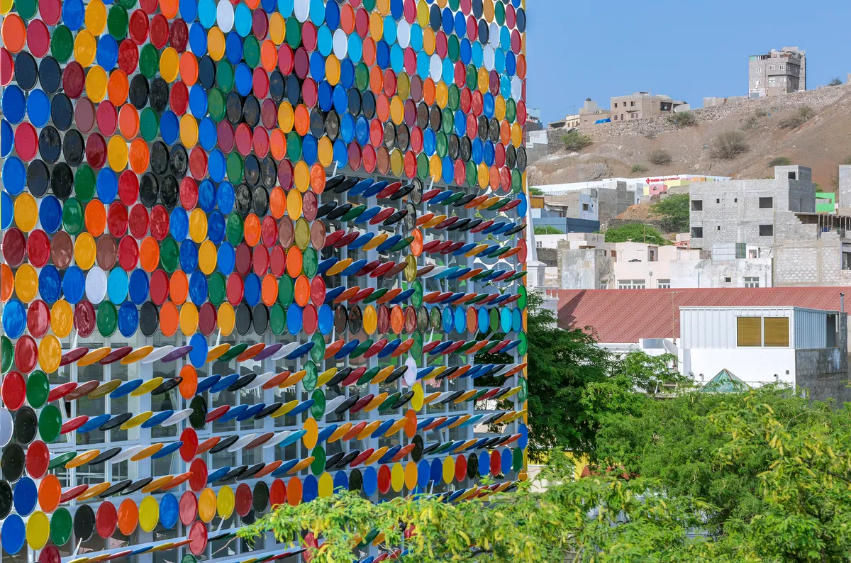 Ramos Castellano Arquitectos Wraps a Cape Verdean Art Center in 2,532 Recycled Drum Lids