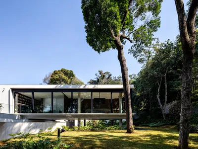 Basiches Arquitetos Threads a 1,746 m² House Through the Trees of a São Paulo Forest