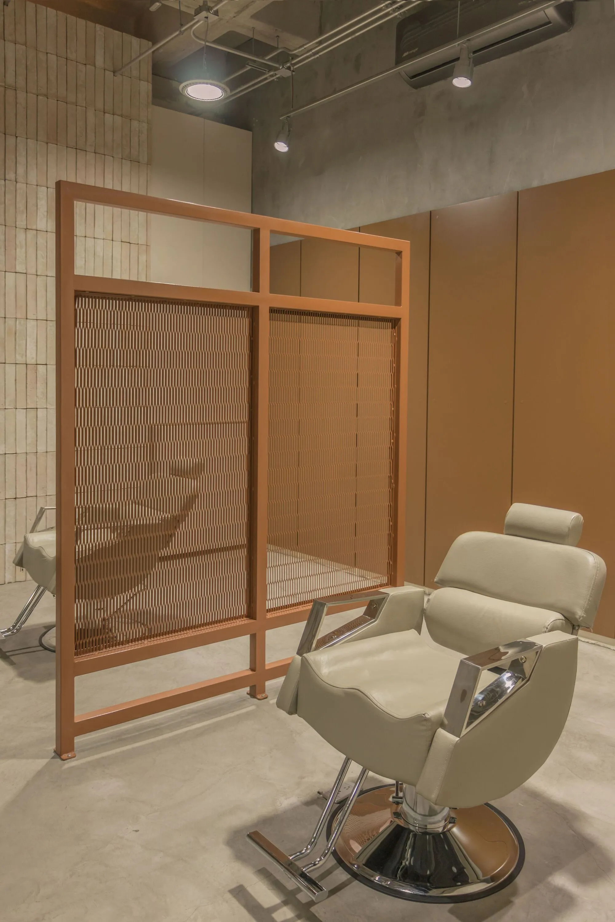 Grupo Espacio Vita Turns 35 Square Meters into a Copper-and-Concrete Facial Fitness Lab in Puebla