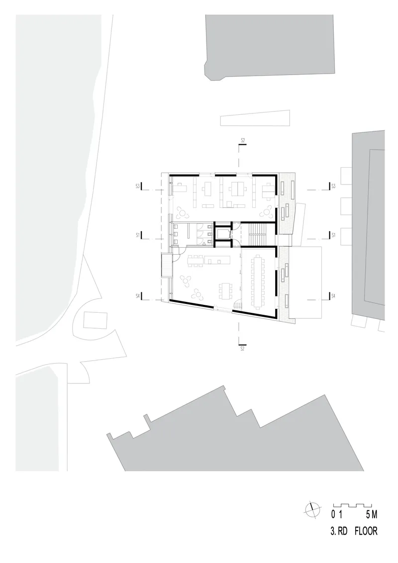 Third floor plan illustrating bedroom suites clustered around the central circulation core