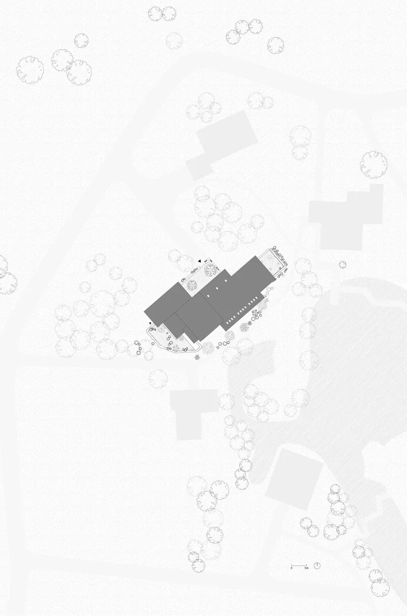 Site plan drawing showing a central building footprint surrounded by circular tree symbols
