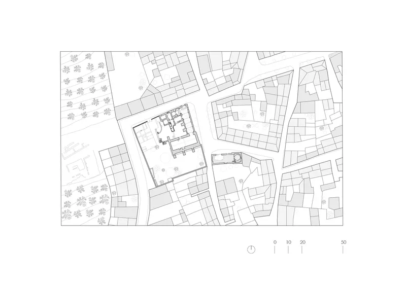 Site plan drawing depicting a building with internal courtyard surrounded by adjacent urban blocks and trees