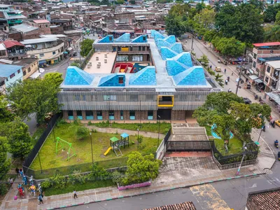Espacio Colectivo Arquitectos Builds a Nest for Children Above the Rooftops of Cali's Siloé Neighborhood