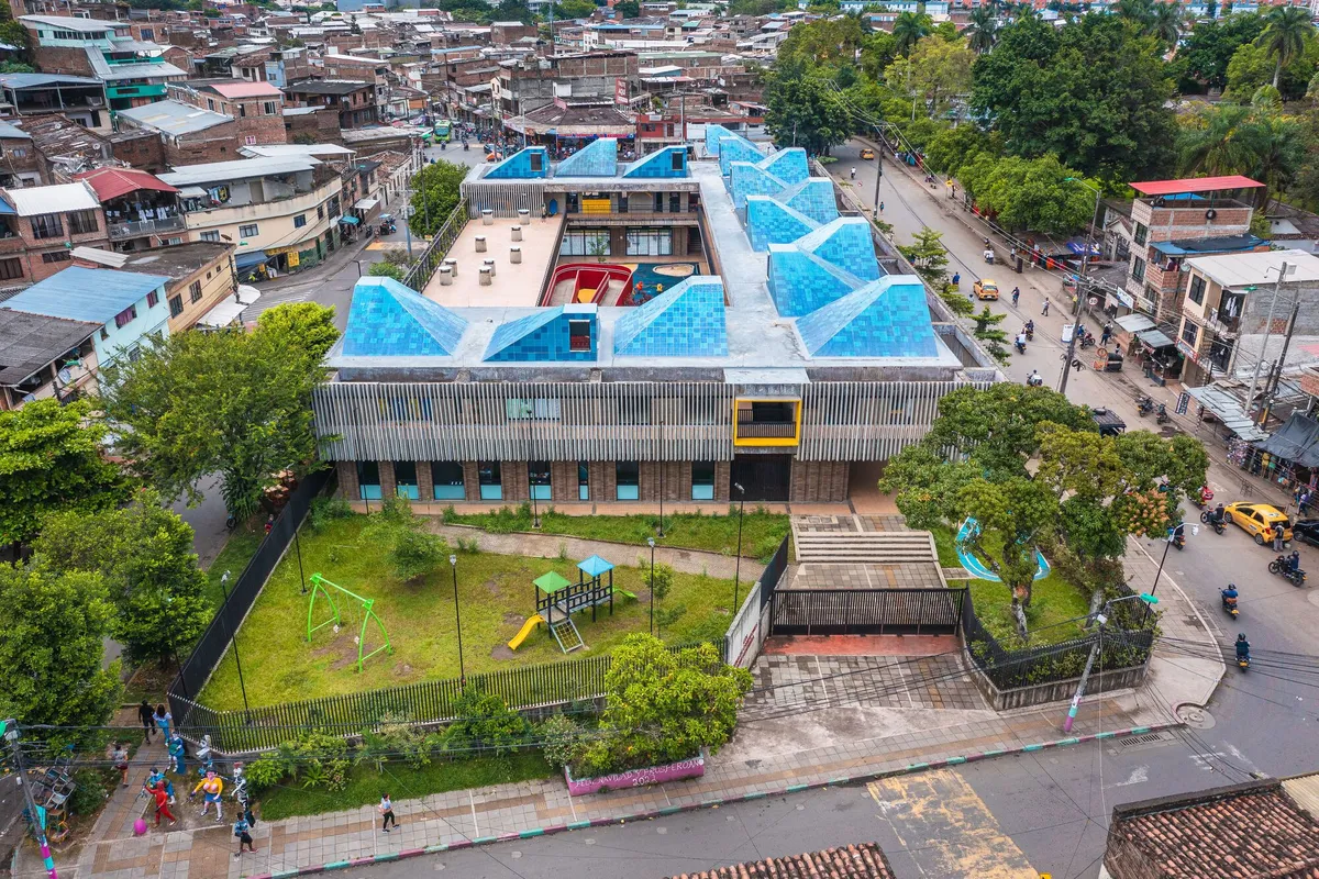 Espacio Colectivo Arquitectos Builds a Nest for Children Above the Rooftops of Cali's Siloé Neighborhood