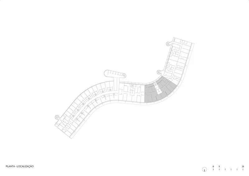 Site plan showing a curved bar-shaped building with detailed room layouts and orientation